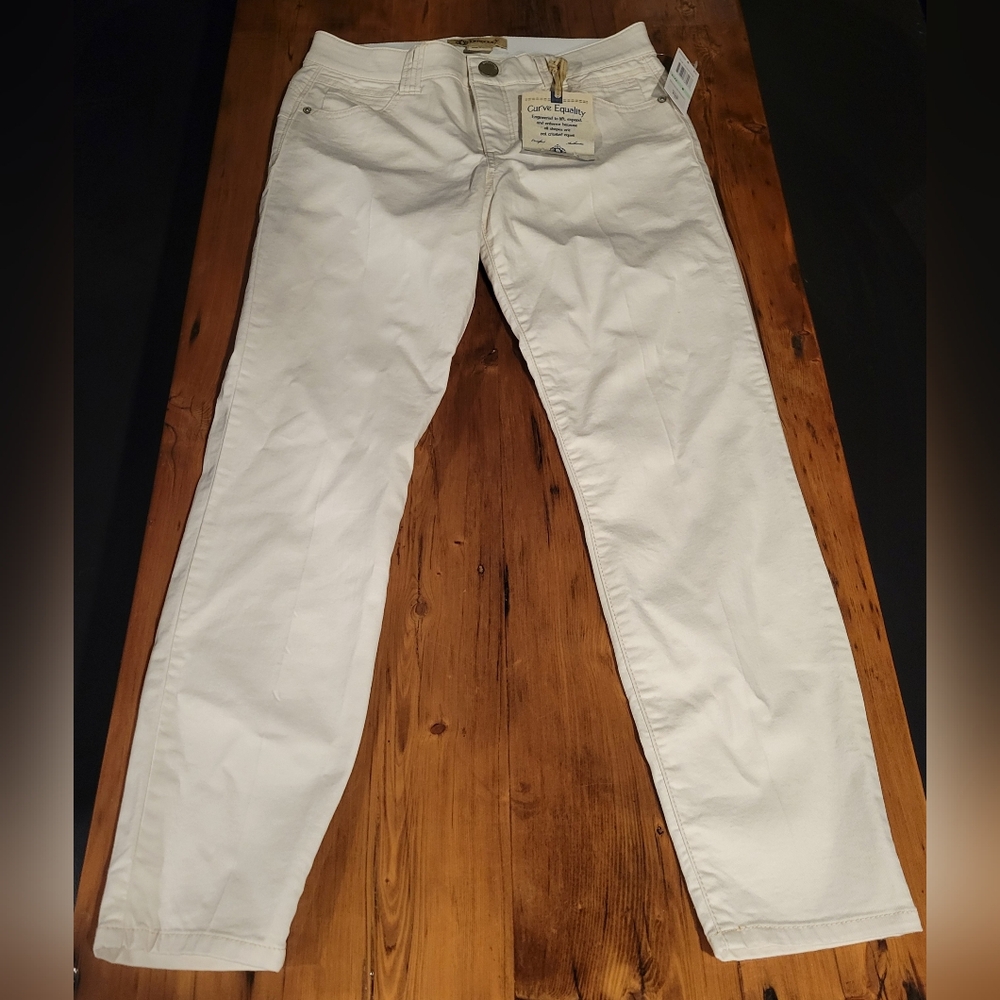 NWT Democracy Absolution Jeans ivory 8